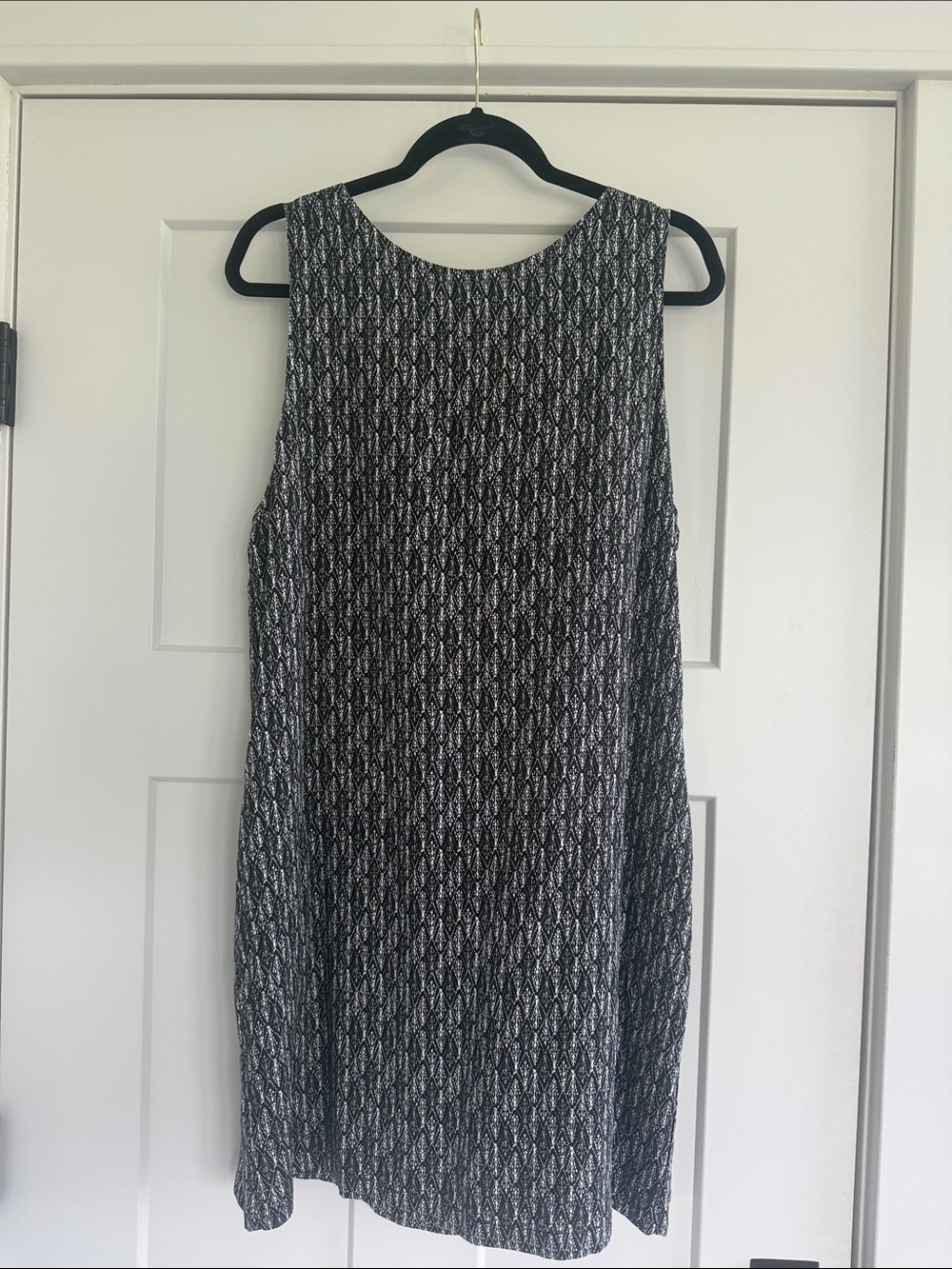L - NWT Soft Joie Black & White Patterned Sleeveless Midi Dress with pockets